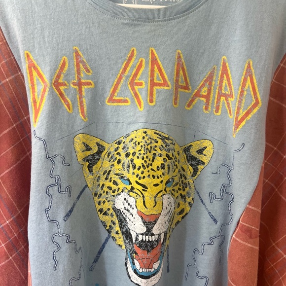 Upcycled graphic tee flannel festival top - Picture 9 of 10